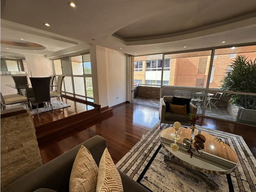 Se Vende Moderno Apartamento En Lomas De Las Mercedes