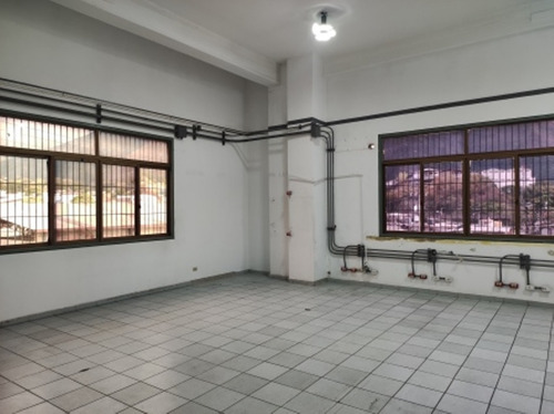 Alquilo Galpon (planta Industrial). A Nivel De Sótano. 1.250 M2. Altura 4,50 Mts. Km. 1. Filas De Mariche. E. Waldemar.