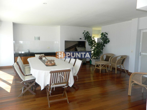 Imagen 24 de 27 de Penthouse En Playa Brava Frente Al Mar En Alquiler