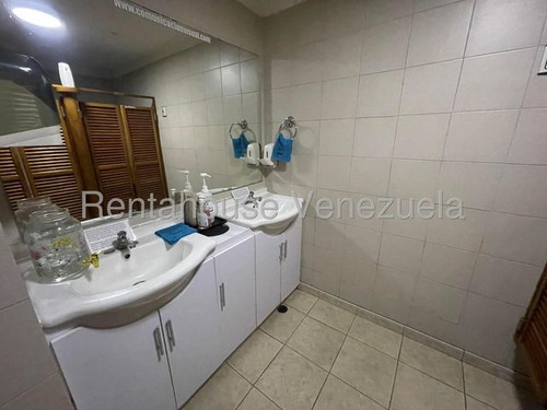 Oficina Completamente Operativa En Venta En Los Cortijos, 25-17194