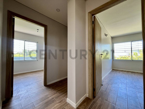 Venta | Casa 2 Dormitorios + Comodin. Fisherton, Rosario.
