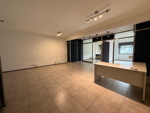 Venta Oficina Al Frente, En Retiro, Con Baño Y Cocina