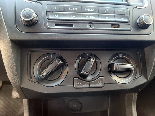 Imagen 18 de 24 de Volkswagen Gol Trend 1.6 Trendline 101cv 2016