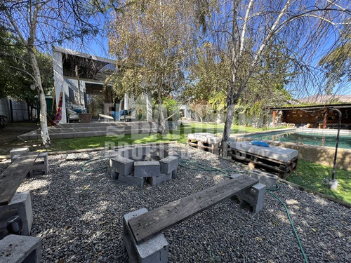 Casa En Venta De 5 Dorm. En Piedra Roja, Chicureo