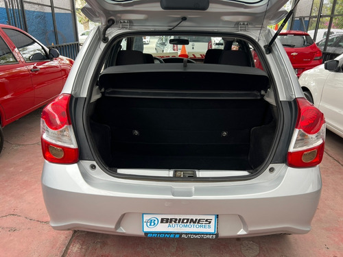 Imagen 6 de 8 de Toyota Etios X 1.5 6m/t 2020