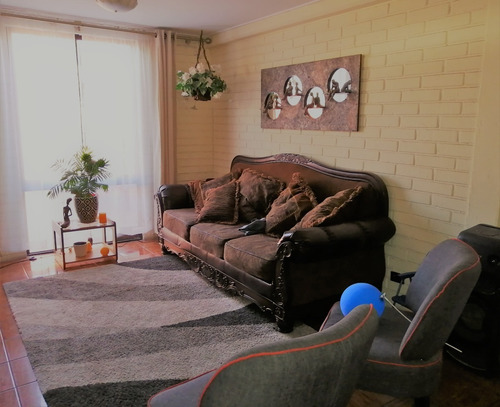 Imagen 3 de 14 de Acogedora Casa De Dos Pisos Con Excelente Ubicacion