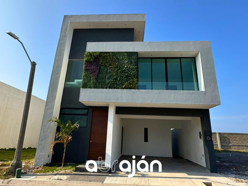 Se Vende Casa Con Alberca Privada En Veracruz, En Residencial Lomas Del Sol De La Riviera Veracruzana