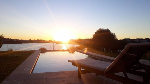 Casa En Venta Ubicado En Santa Teresa, Villanueva (tigre)