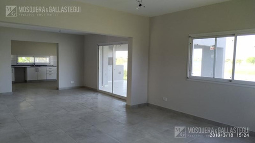 Imagen 6 de 15 de Lindísima Casa Moderna En El Cantón!
