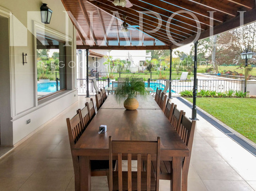 Casa 7 Ambientes O Mas En Saint Thomas, Canning