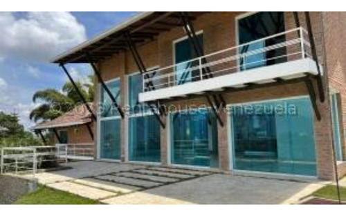 #24-13166  Hermosa Y Moderna Casa En Alto Hatillo 