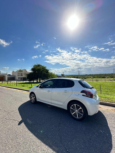 Peugeot 208 1.6 Feline