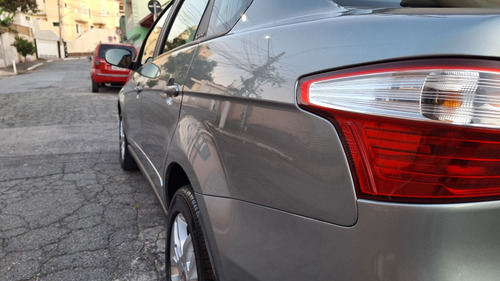 Fiat Grand Siena 1.6 16v Essence Flex Dualogic 4p