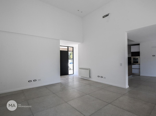 Casa 3 Dormitorios En Venta, Jardín, Piscina - Palos Verdes - Fisherton Rosario