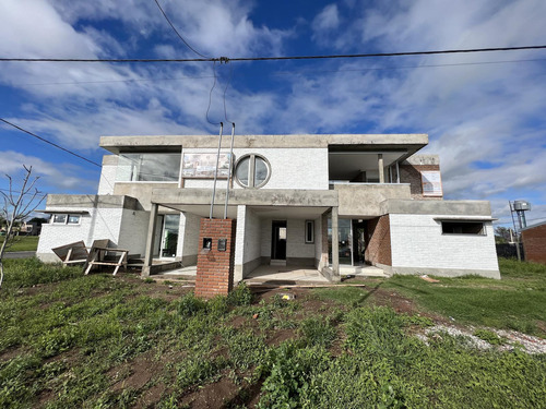 Venta Casa De 2 Dormitorios En Alvear