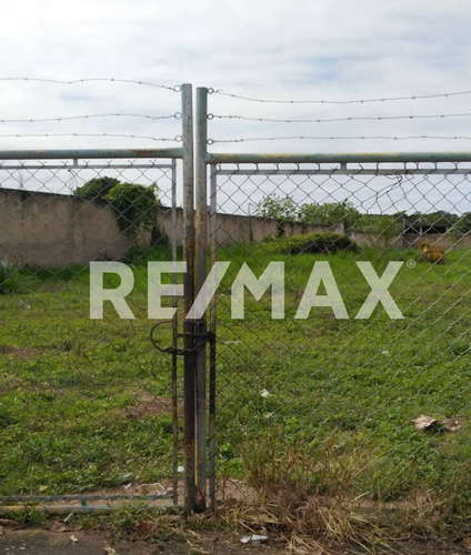 Imagen 2 de 10 de Se Vende Parcela De Terreno En Av. Principal De Fundemos