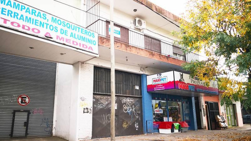 Especular Local Y Departamento Frente Av Escobar