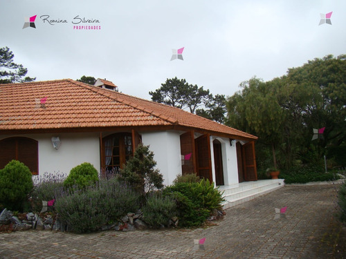 Casa En Golf, 4 Dormitorios *- Ref: 7419