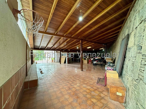 Espaciosa Casa Urb. Cumbres De Curumo Cod. 26-356
