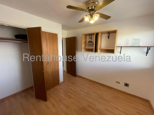 Alquilo Amplio Apartamento En Manzanares #25-11713