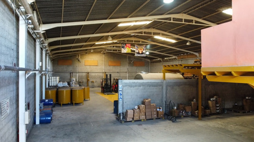T.r. Vende Impecable Galpon Con Oficinas En Zona Industrial Loma Linda. Guacara Cod. 267841