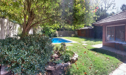 Casa En Venta 5 Ambientes Con Parque Y Piscina. Ranelagh. Berazategui