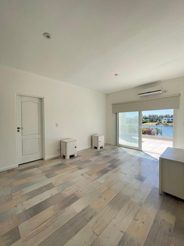 Casa En Alq. Anual - Santa Teresa, Villanueva - 5 Amb - A La Laguna Con Muelle