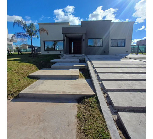 Santa Rita, Barrio Privado, Casa 4 Ambientes