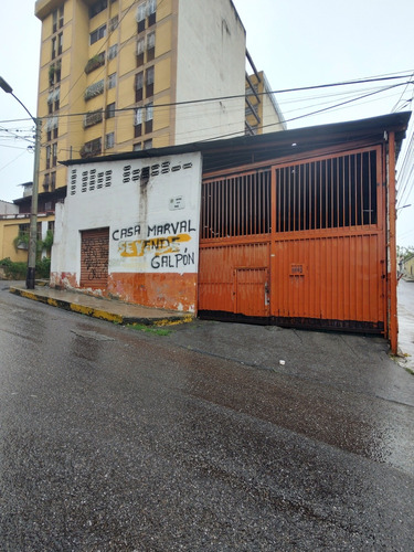 Galpón En Venta En El Centro De Los Teques 