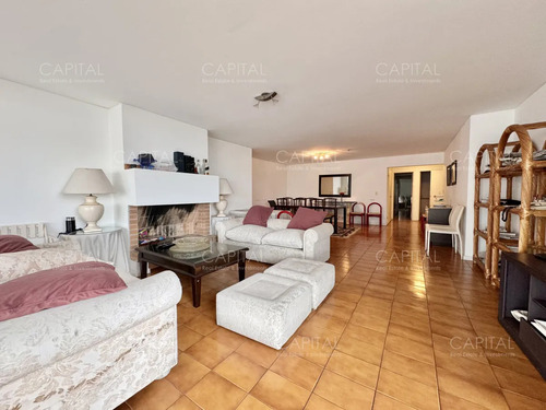 Apartamento De 4 Dormitorios Y Dependencia De Servicio, Península, Punta Del Este.