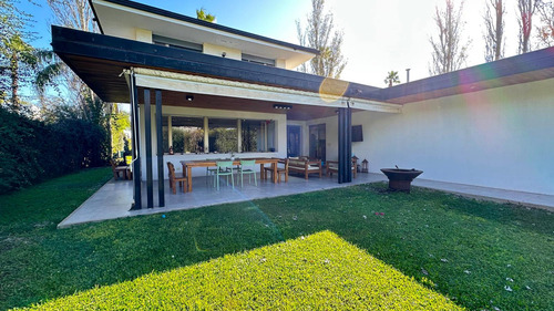 Venta/ Permuta Casa 4 Dormis Y Comodín En Funes Hills San Marino