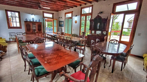 Salón Para Eventos Y Festejos Familiares En Quinta Arbolada