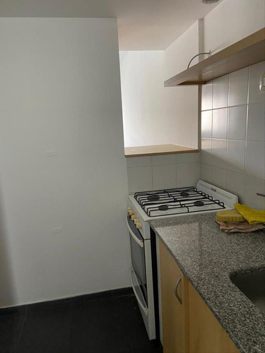 Monoambiente Dividido En Alquiler, Excelente Zona