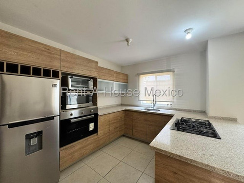 Casa Semiamueblada De 3 Recámaras. Renta, Sonterra