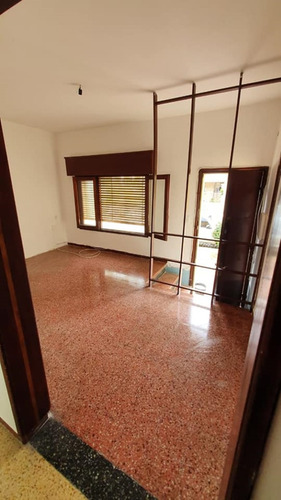 Venta - Luminosa Casa De 2 Dormitorios - Ref. #934