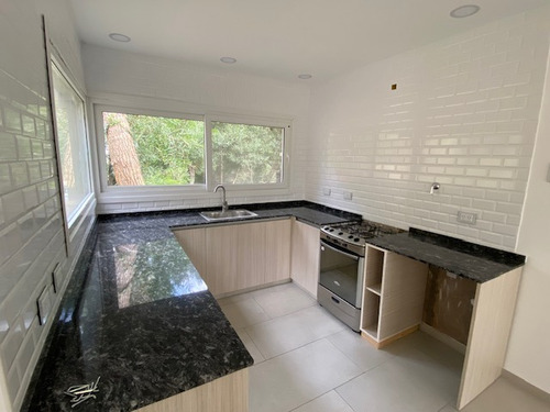 Casa En Venta En Carilo