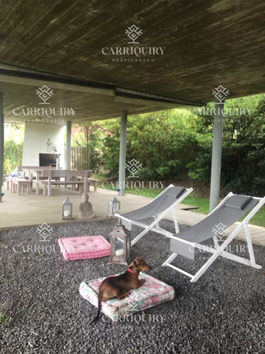 Venta De Casa En Manantiales- El Chorro. 4 Dormitorios En Suite