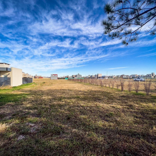 Imagen 2 de 8 de Lote En Don Mateo 730m2. En El Ingreso Del Barrio, Solo Linda Con 1 Vecino