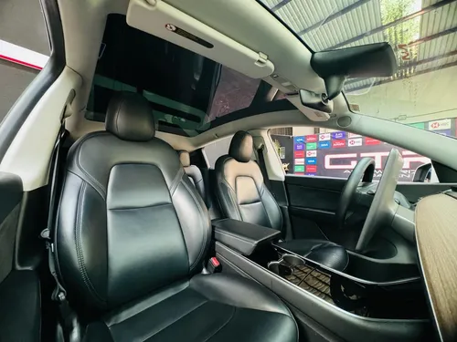 Tesla Model Y Manejo Autonomo 2020