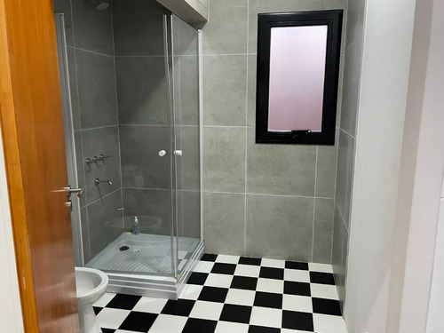 Casa En Venta - 2 Dormitorios 2 Baños - 2.100mts2 - Berisso