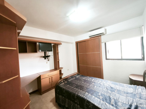 Cr Vende Amplio Apto Urb El Parral Res Don Manue.