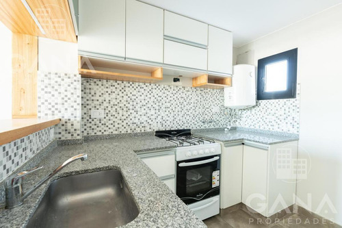 Departamento Venta 2 Dormitorios Con Cochera Y 2 Patios. Oportunidad