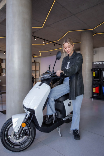Moto Eléctrica Scooter Super Soco Cux 1600w Concesi Oficial