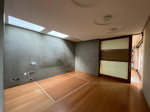 Arriendo De Moderna Casa Con Grandiosa Vista A La Ciudad