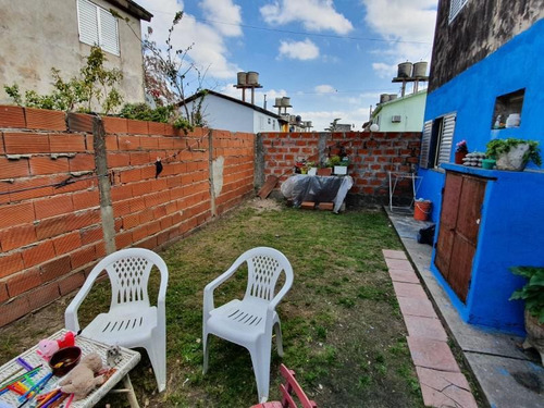 Imagen 5 de 16 de Casa De 3 Dormitorios Con Jardin, Al Frente. Piaggio Entre Sto Gomez Y Bv Moreno