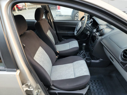 Imagem 4 de 20 de Ford Fiesta Sedan