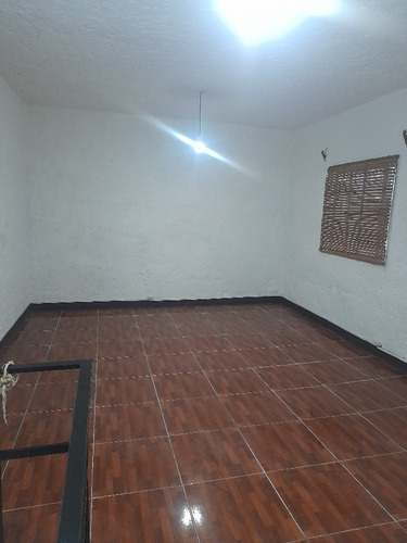 Casa Duplex,abajo Comedor, Cocina Y Baño, Arriba Dormitorio