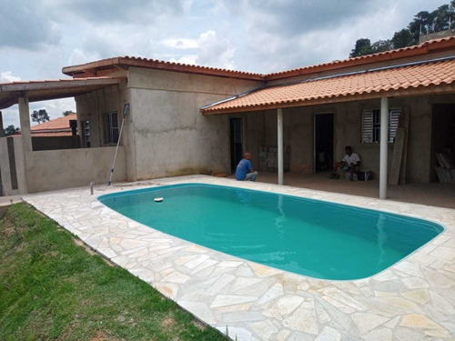 297 M², Chácara Com 03 Dormitórios, Churrasqueira E Piscina!