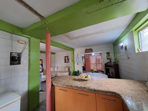En Venta Townhouse Urb Prados La Encrucijada Sector Las Palmas Cagua 24-27564 Gjg