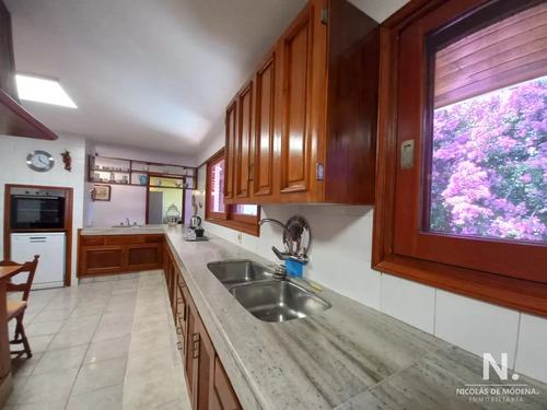 Vende Y Alquila Gran Casa De 5 Dormitorios En Playa Mansa, Punta Del Este